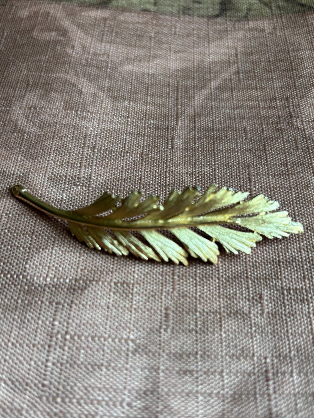 Crown TrifariVintage Gold Tone Feather Leaf Brooch Pin Brushed Textured Frond